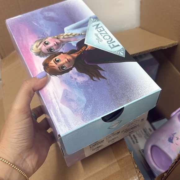 Disney Frozen Kids' Lavender Clogs - Picture 4 of 4